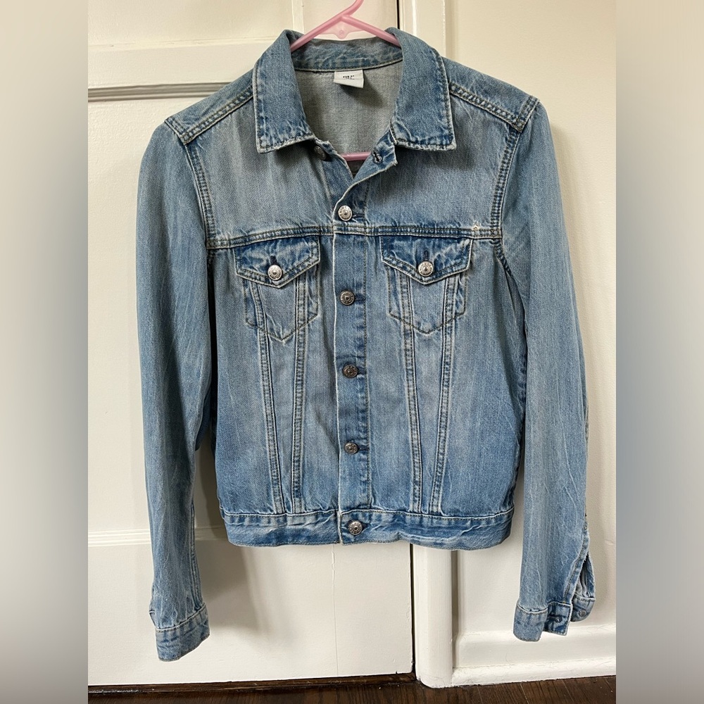 H&M Women’s Light Wash Fitted Denim Jacket